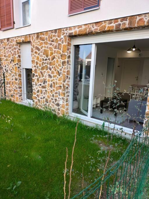 Appartement F2 De Haut Standing En Hypercentre Avec Jardin Prive A 270 M De La Gare De Mantes ! Экстерьер фото