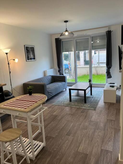 Appartement F2 De Haut Standing En Hypercentre Avec Jardin Prive A 270 M De La Gare De Mantes ! Экстерьер фото
