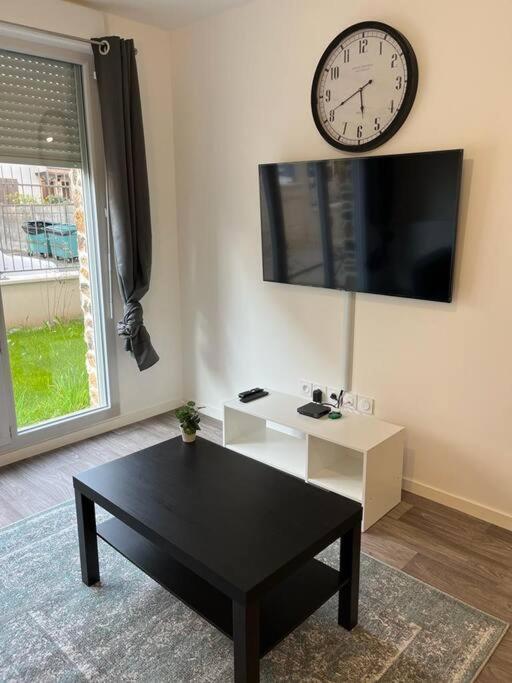 Appartement F2 De Haut Standing En Hypercentre Avec Jardin Prive A 270 M De La Gare De Mantes ! Экстерьер фото