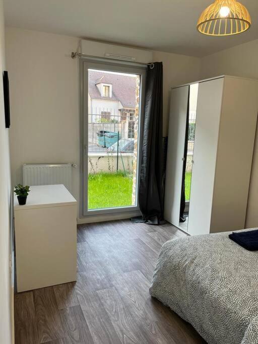 Appartement F2 De Haut Standing En Hypercentre Avec Jardin Prive A 270 M De La Gare De Mantes ! Экстерьер фото