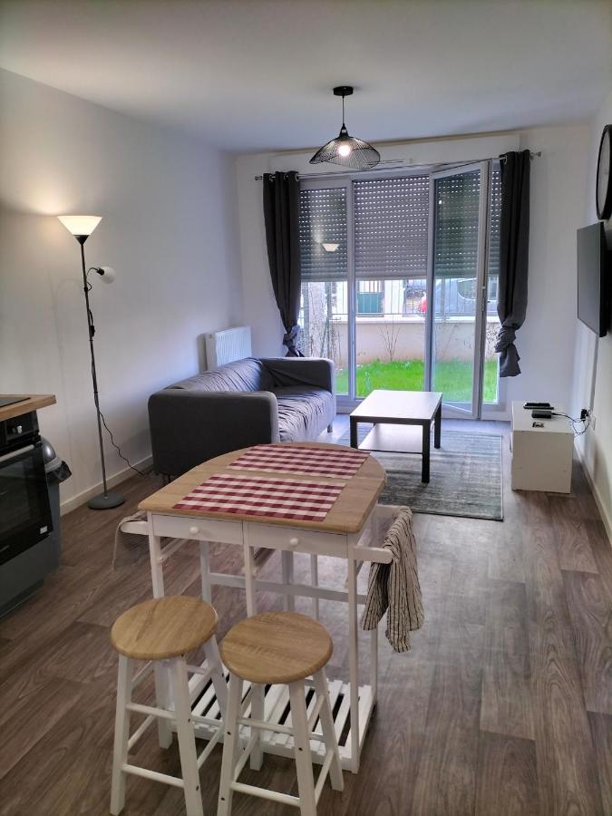Appartement F2 De Haut Standing En Hypercentre Avec Jardin Prive A 270 M De La Gare De Mantes ! Экстерьер фото