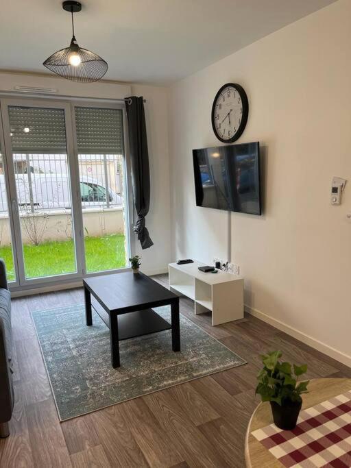 Appartement F2 De Haut Standing En Hypercentre Avec Jardin Prive A 270 M De La Gare De Mantes ! Экстерьер фото